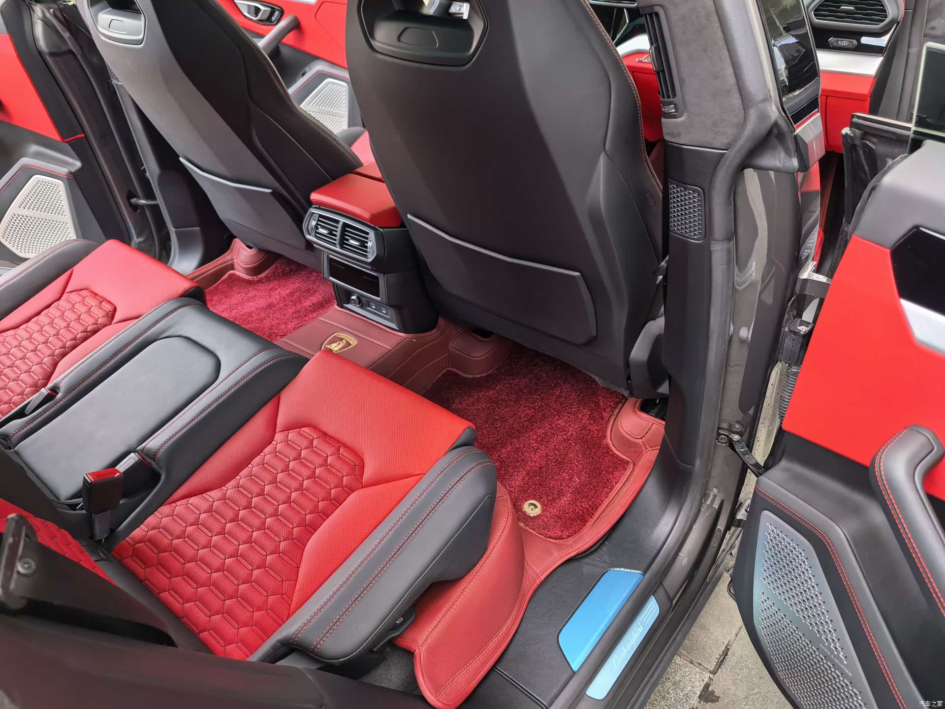 Lamborghini Urus, 2023 44