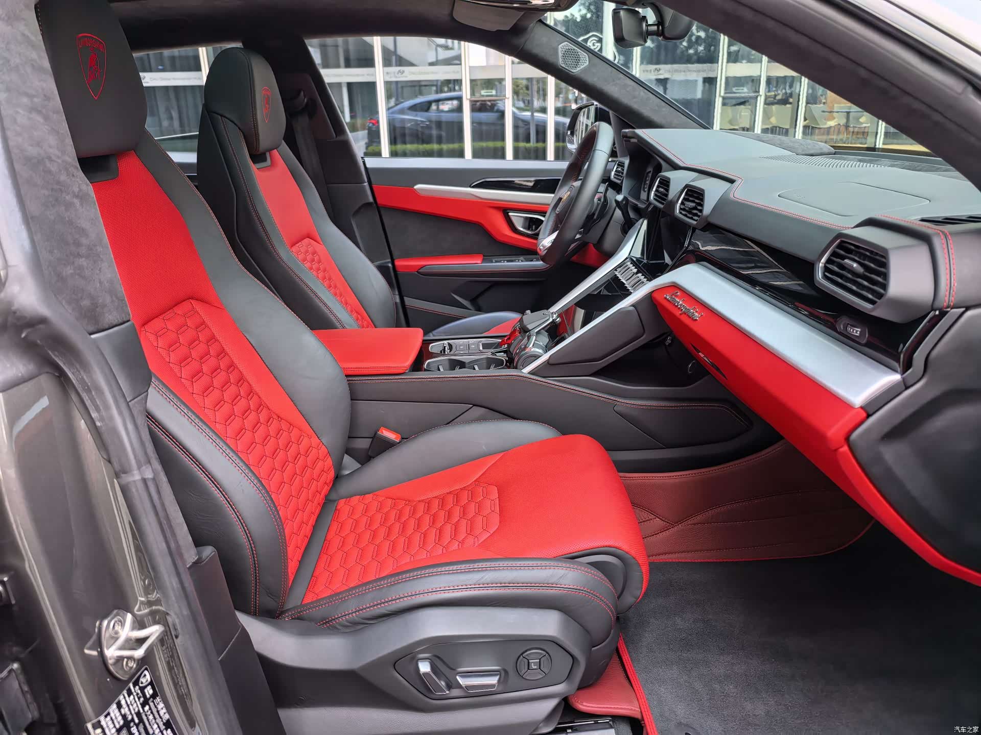 Lamborghini Urus, 2023 46