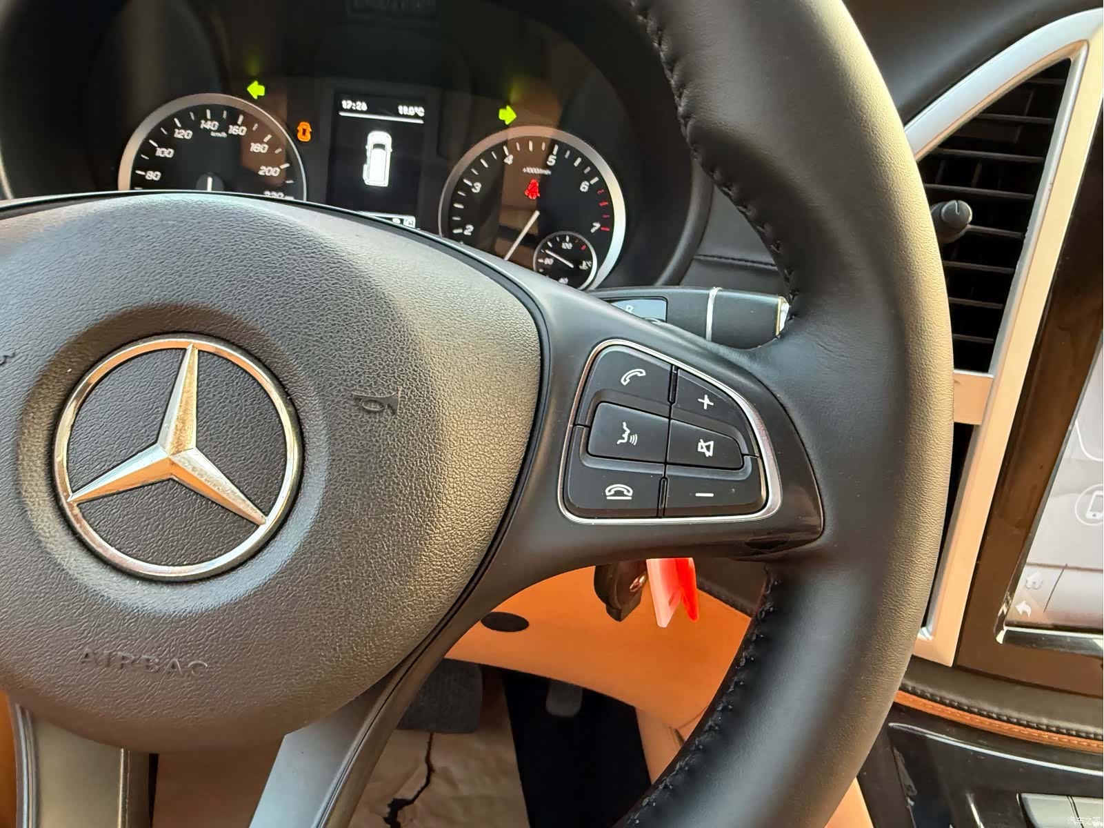 Mercedes-Benz 7, 2021 9