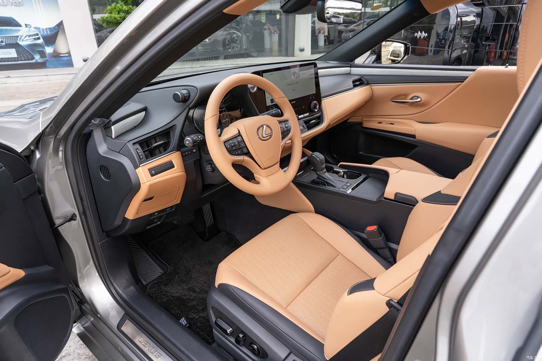 Lexus ES, 2025 9