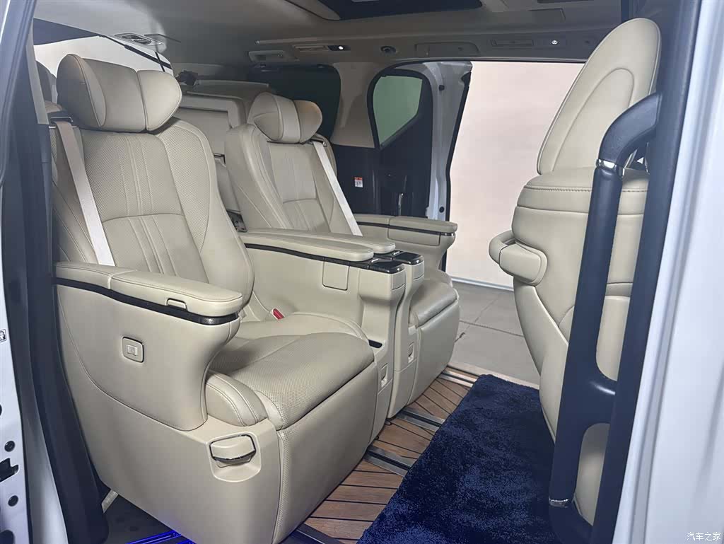 Toyota Vellfire, 2023 все фото