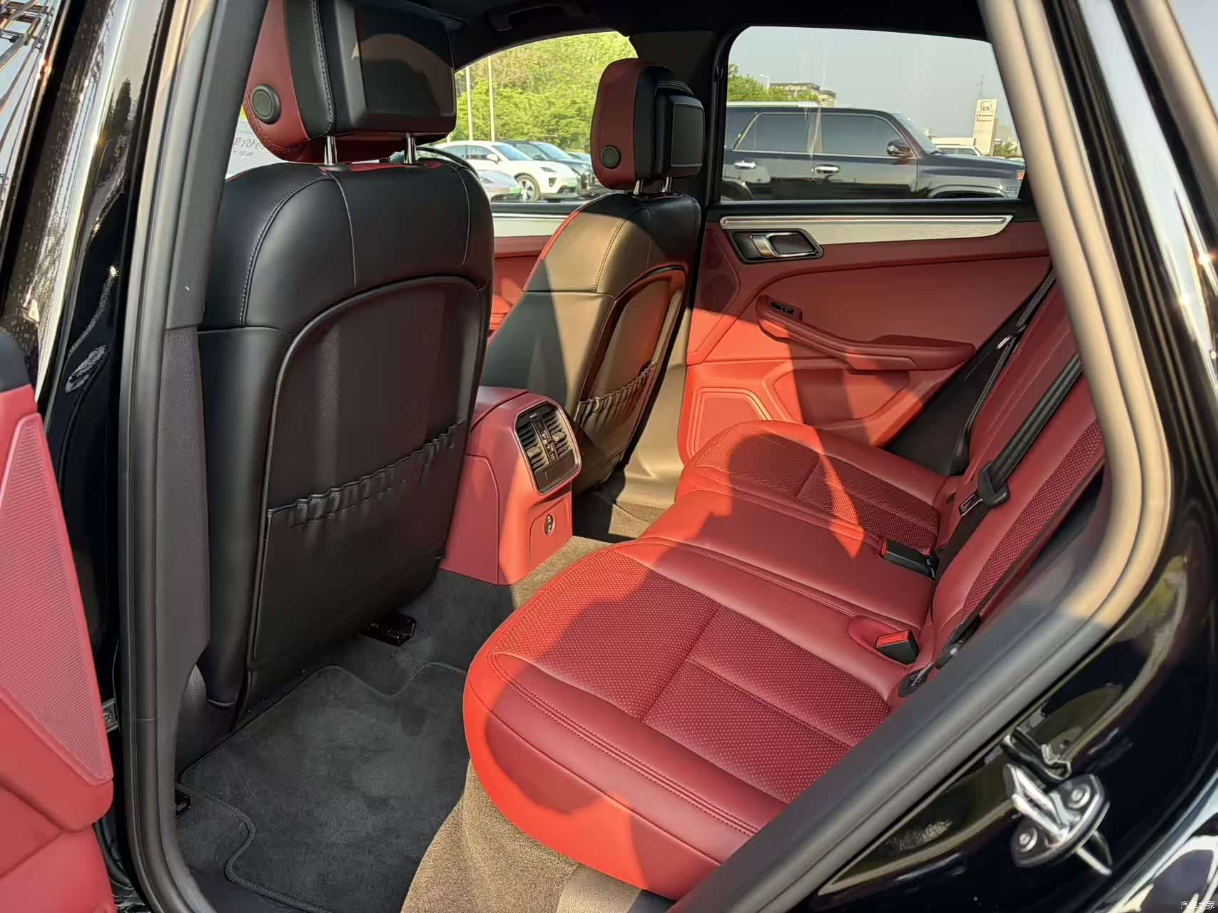 Porsche Macan, 1900 12