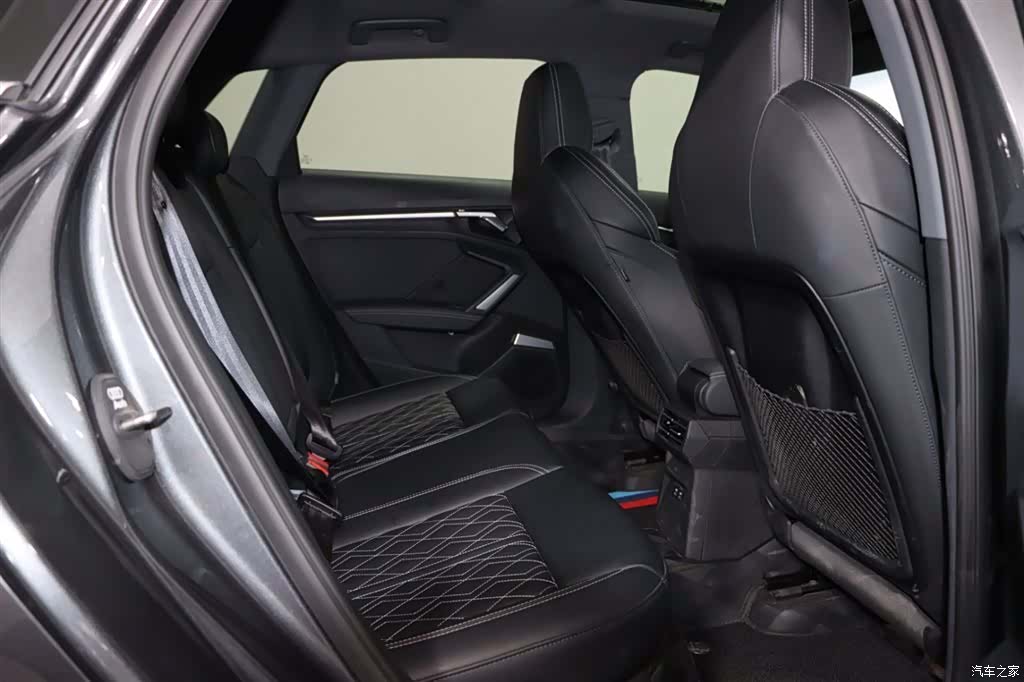 Audi Flying Spur, 2025 6