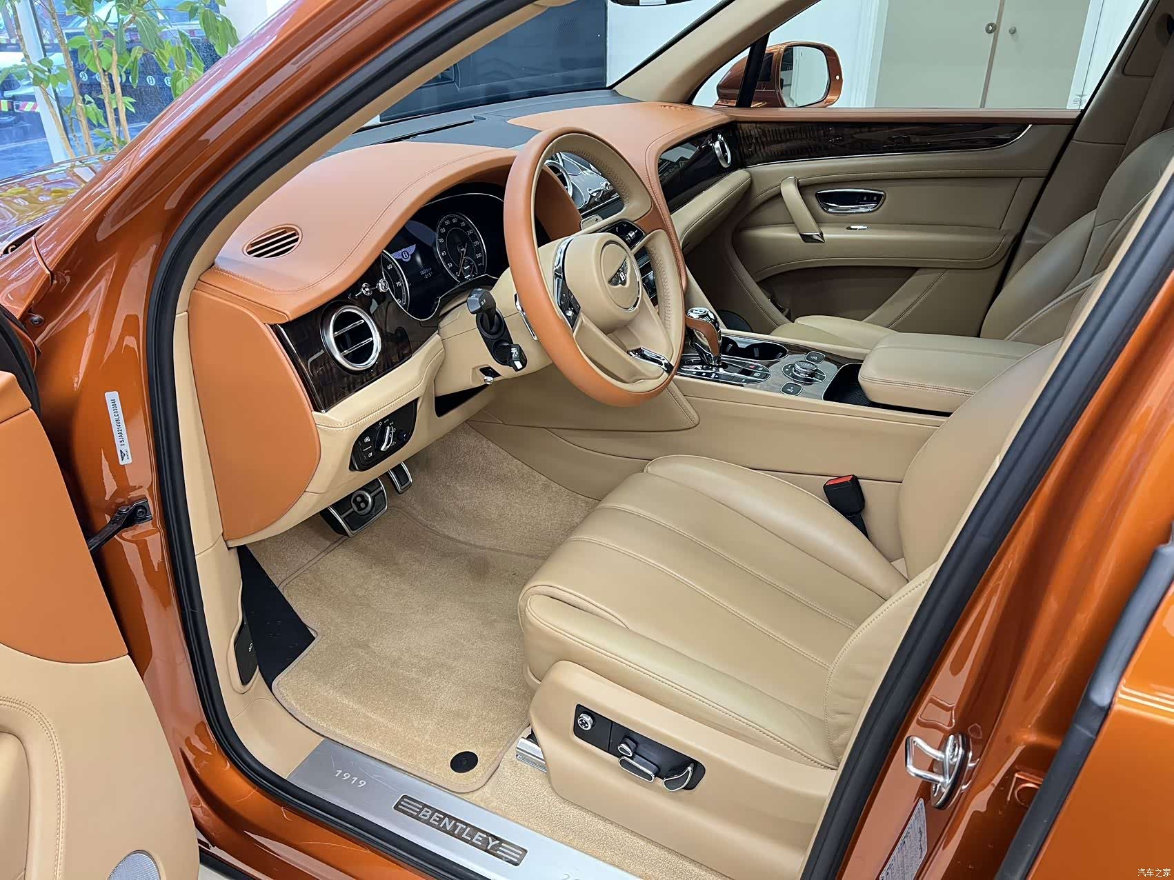 Bentley Bentayga, 2020 7