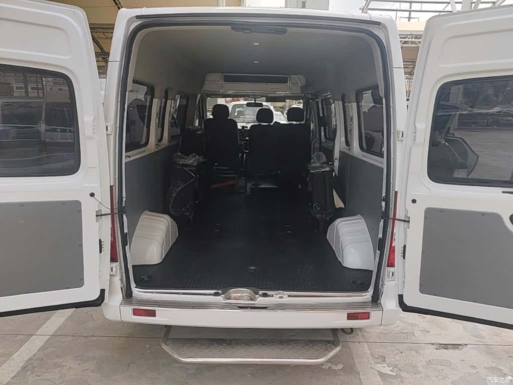 Maxus V80, 2025 19