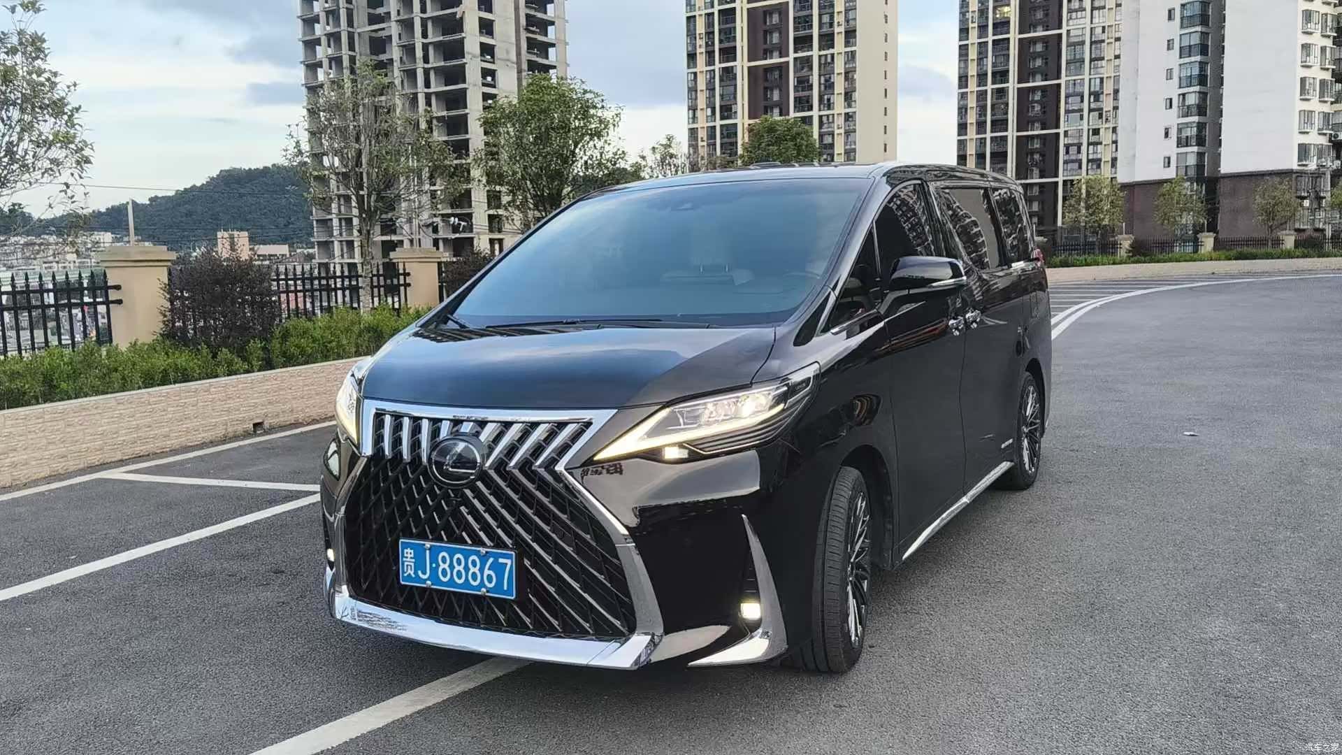 Lexus LM, 2022 1
