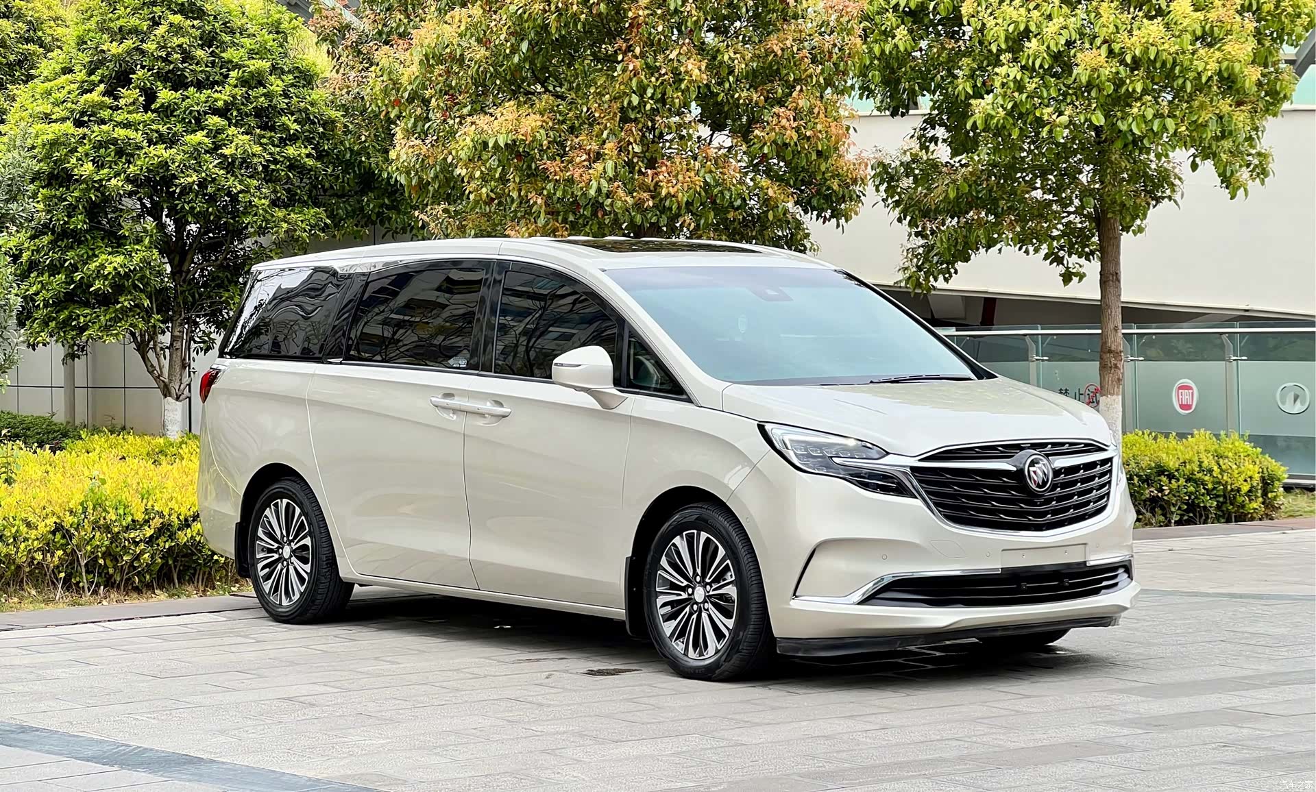 Buick GL8, 2021 3