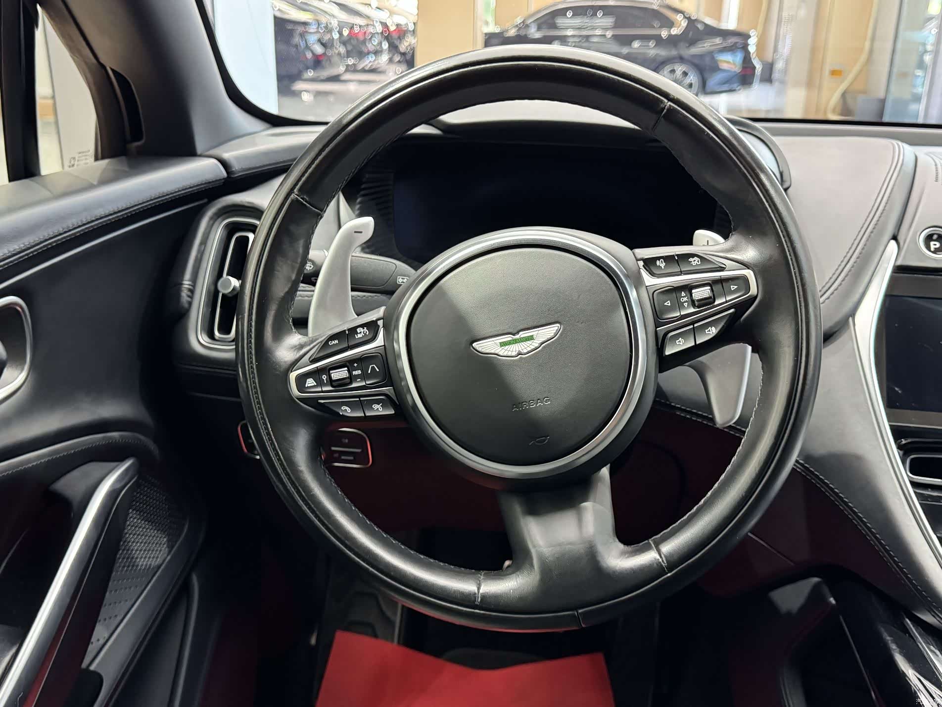 Aston Martin DBX, 2022 16