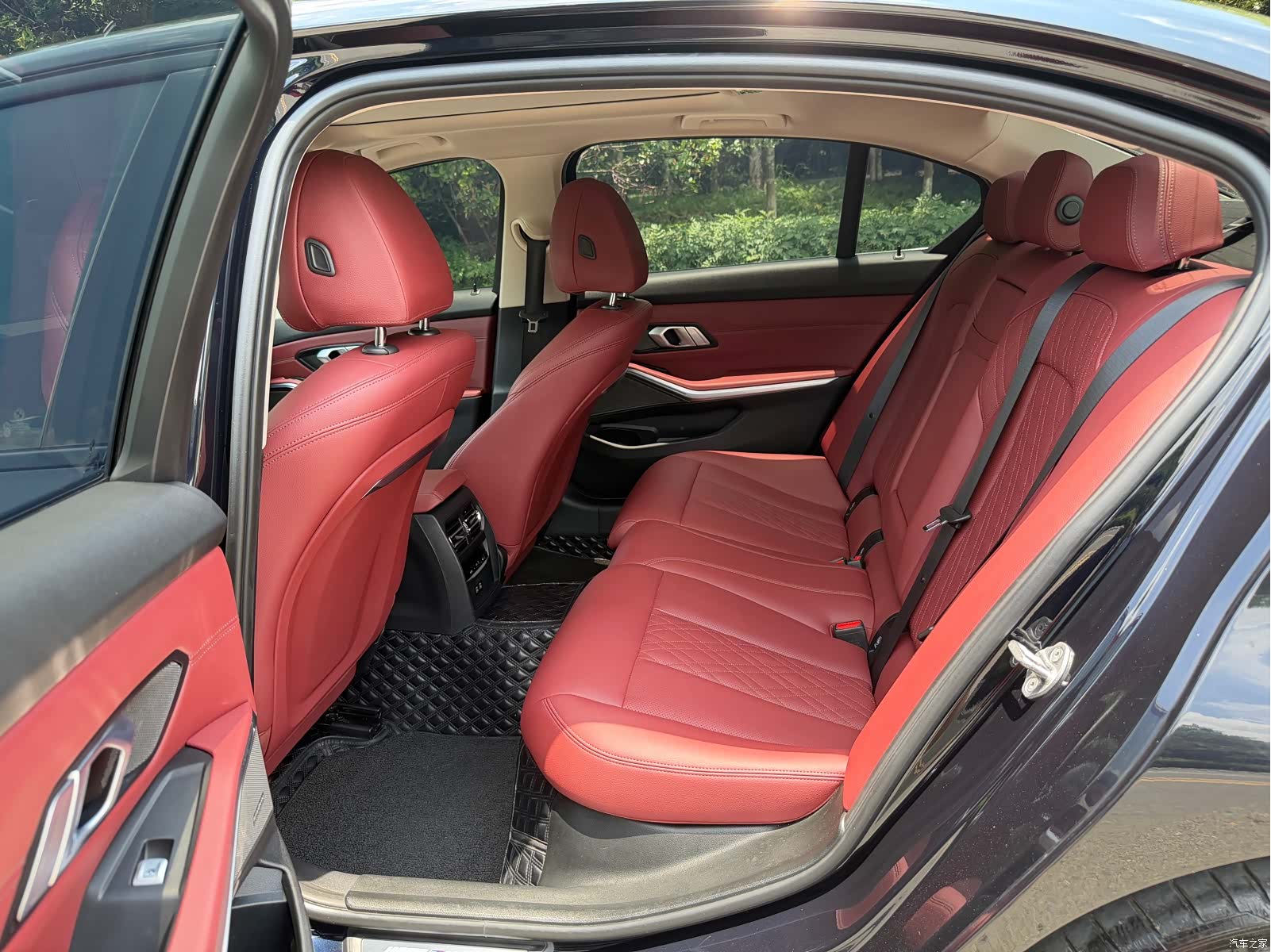 BMW 3 Series, 2023 все фото