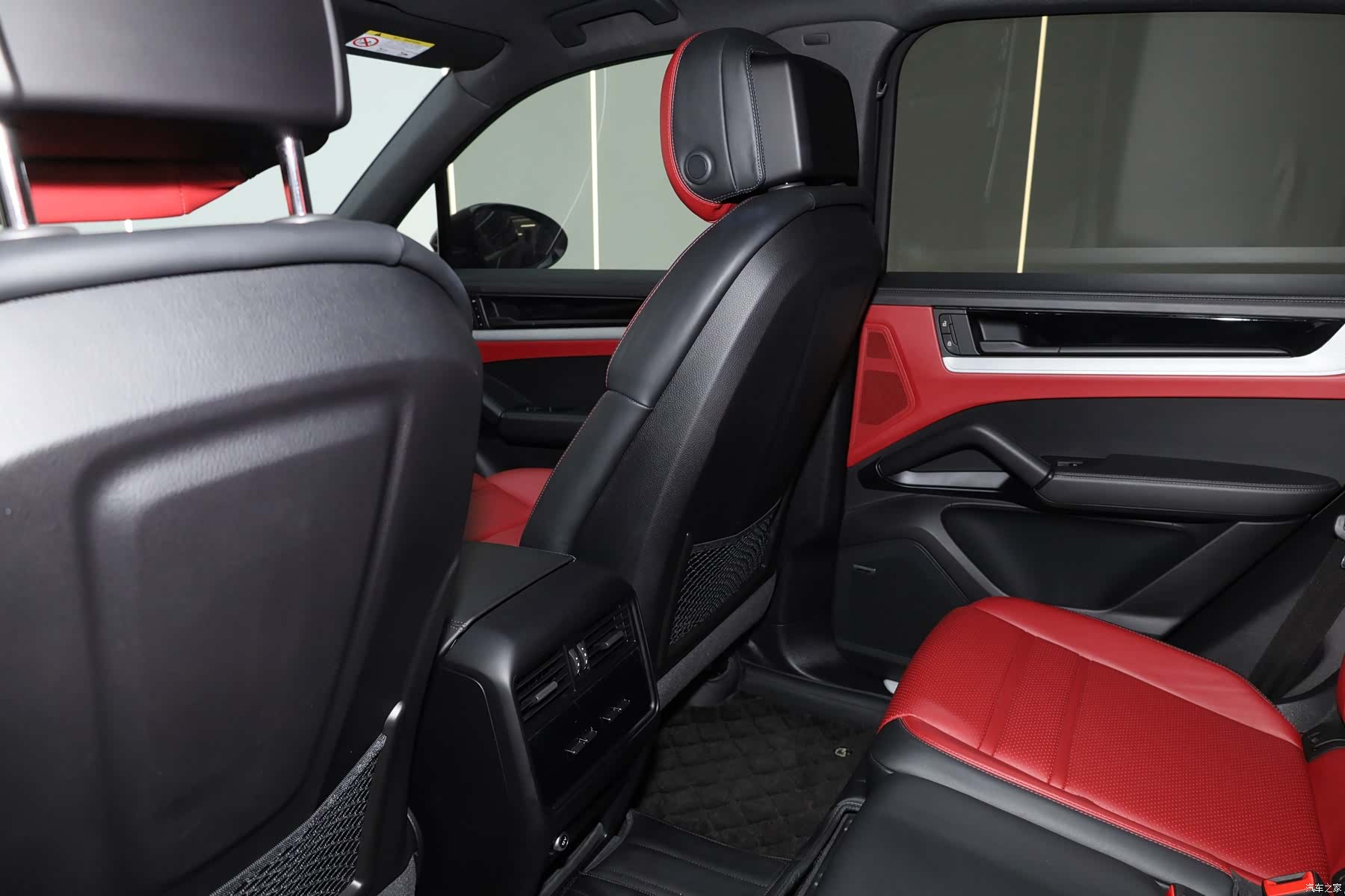 Porsche Cayenne, 2024 11