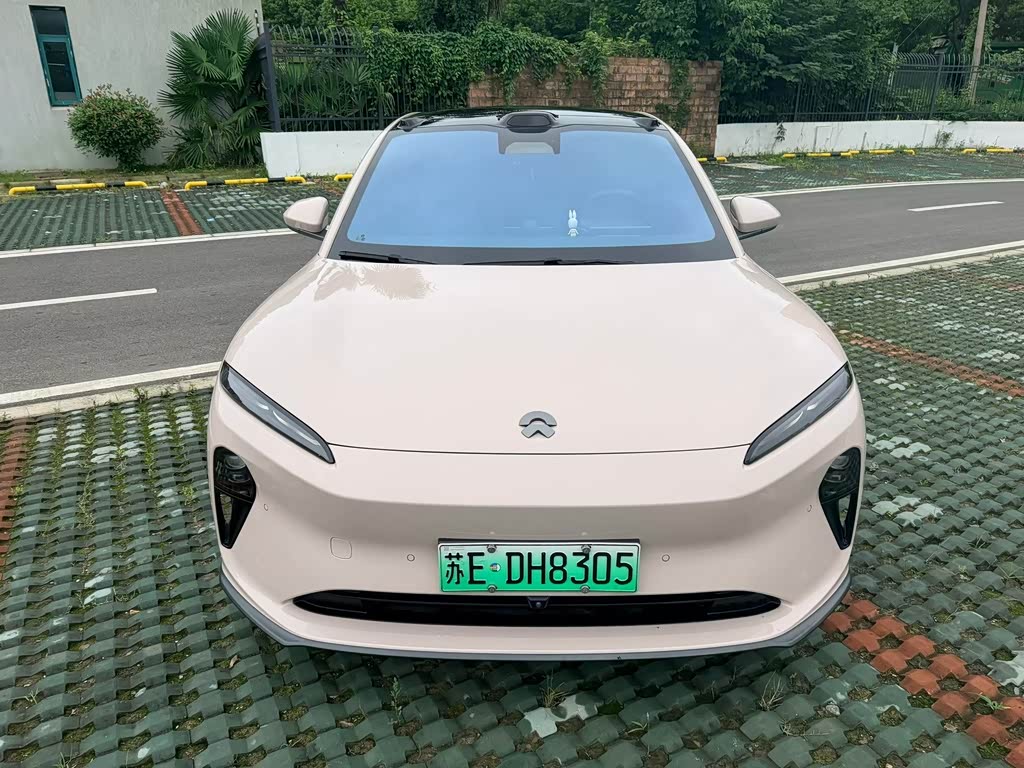 NIO ET5
