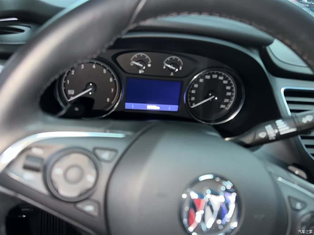 Buick LaCrosse, 2022 3