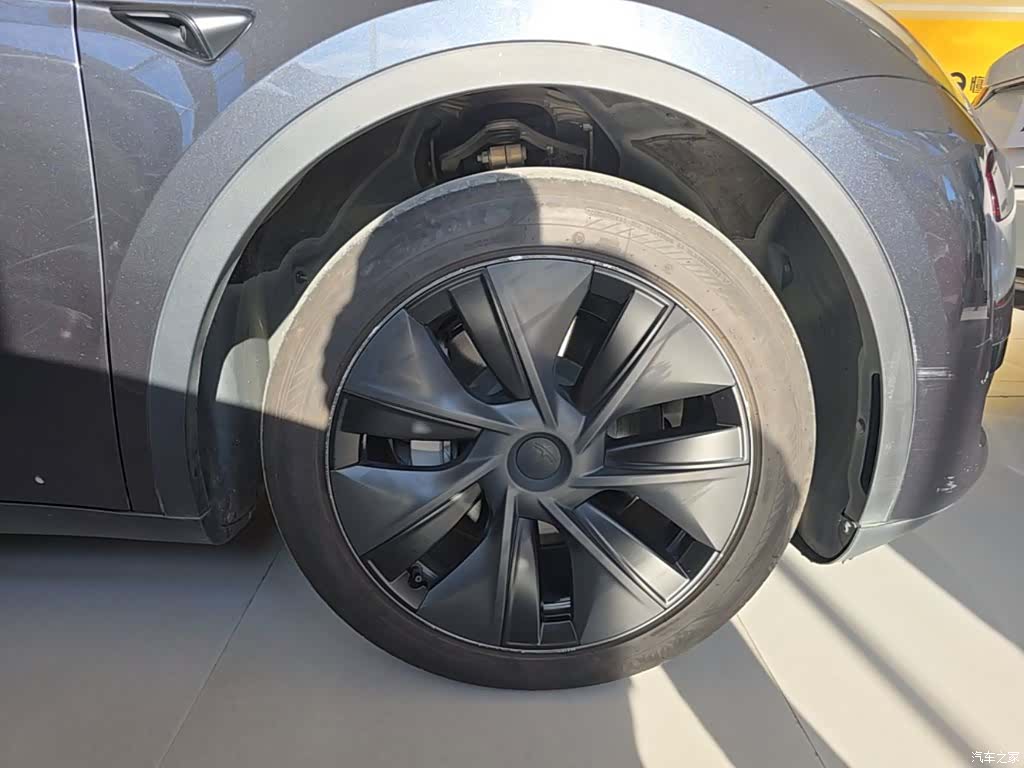 Tesla Model Y, 2024 23
