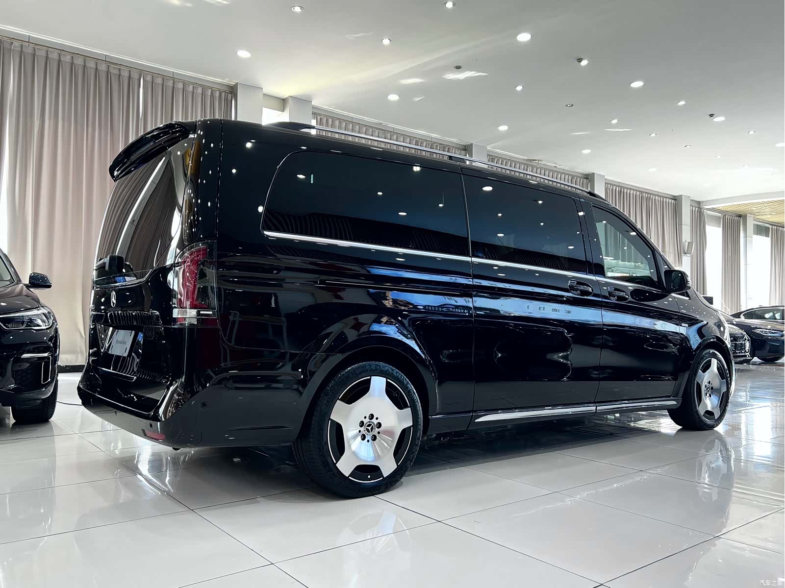 Mercedes-Benz V-Class, 2025 4