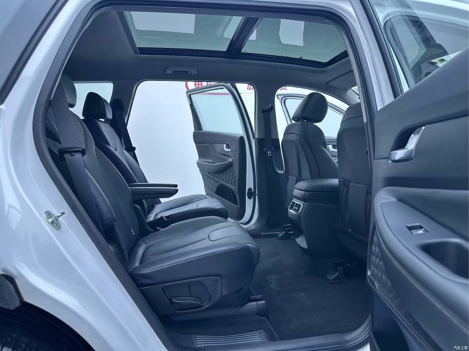 Hyundai Santa Fe, 2023 23