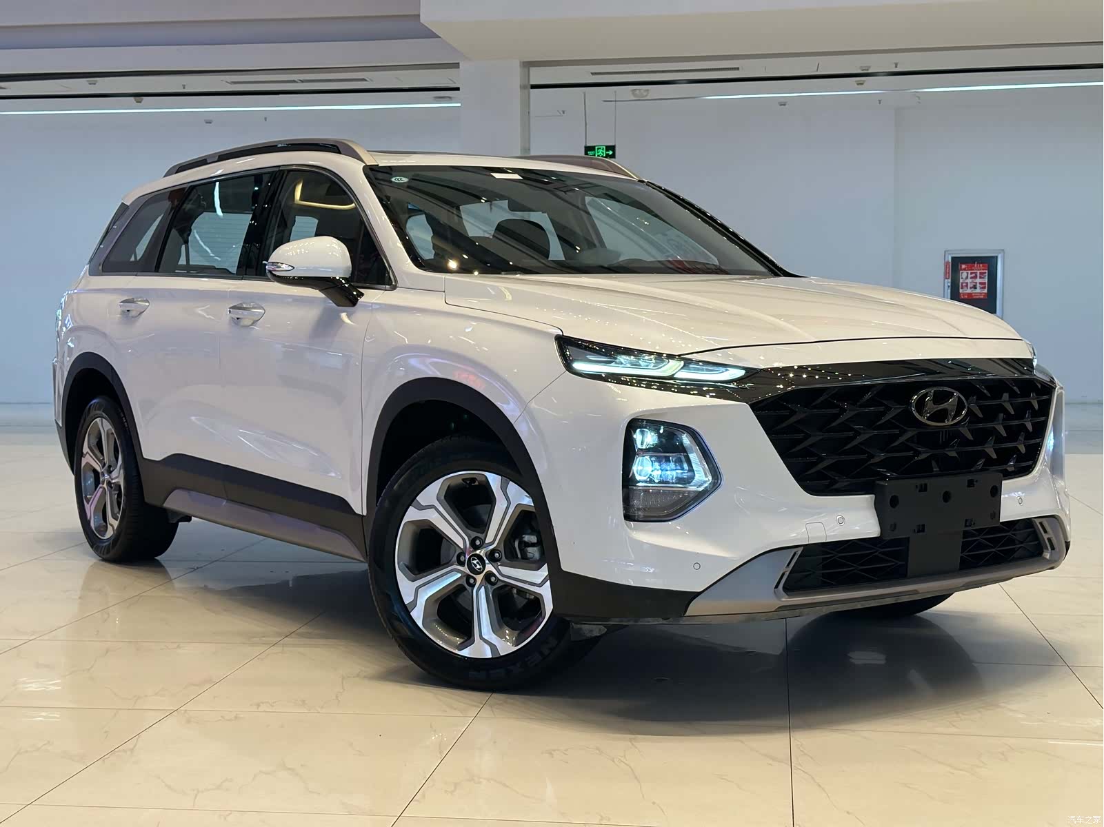 Hyundai Santa Fe, 2023 3