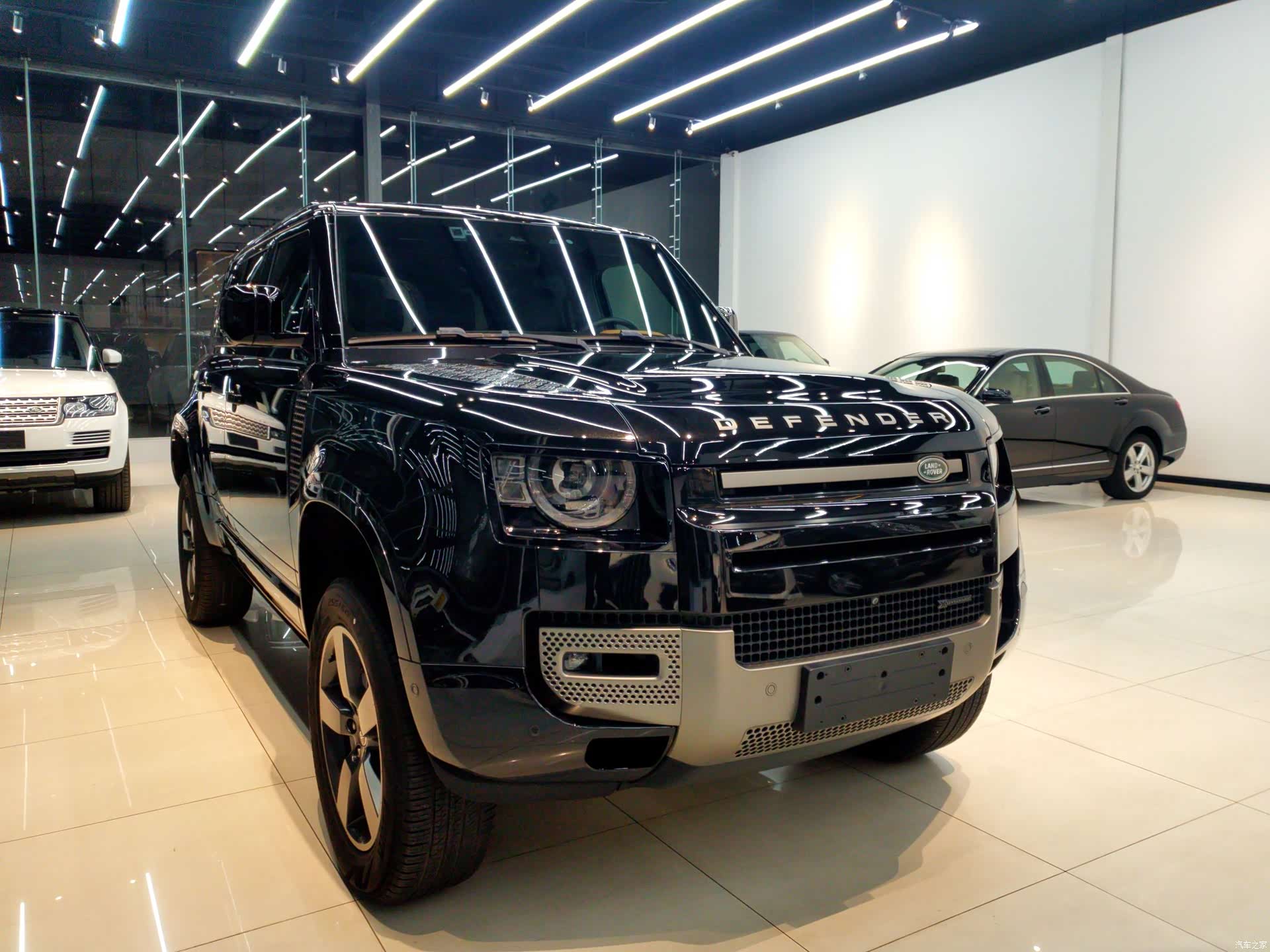 Land Rover Defender, 2023 1