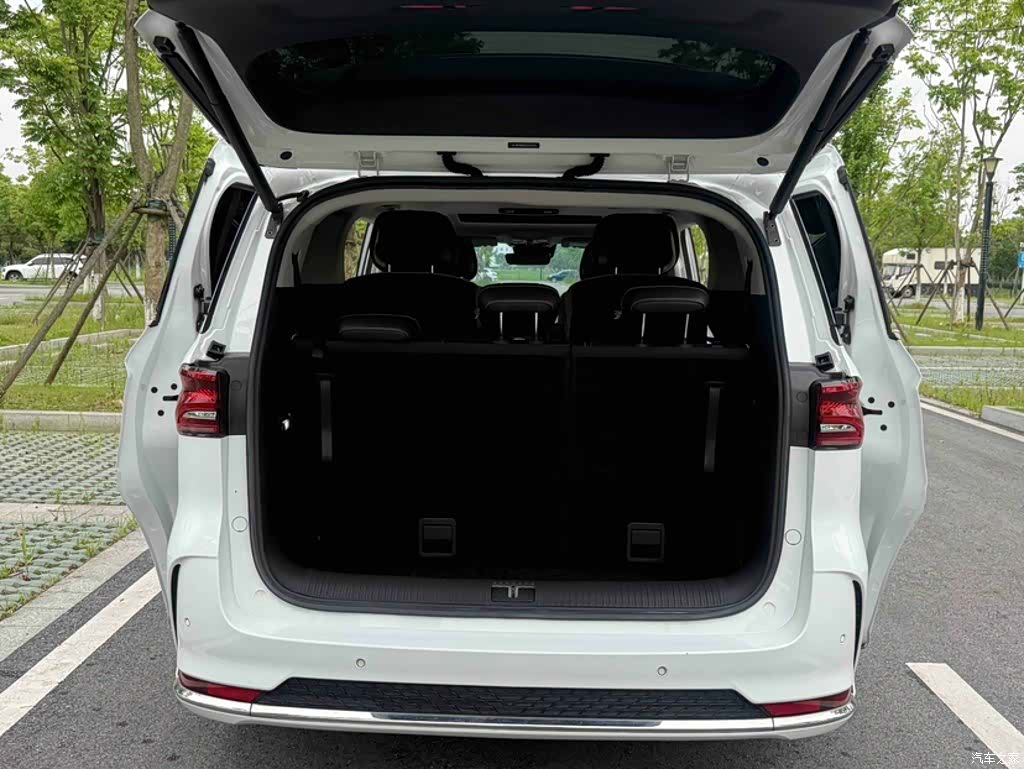 Roewe iMAX8, 2021 14