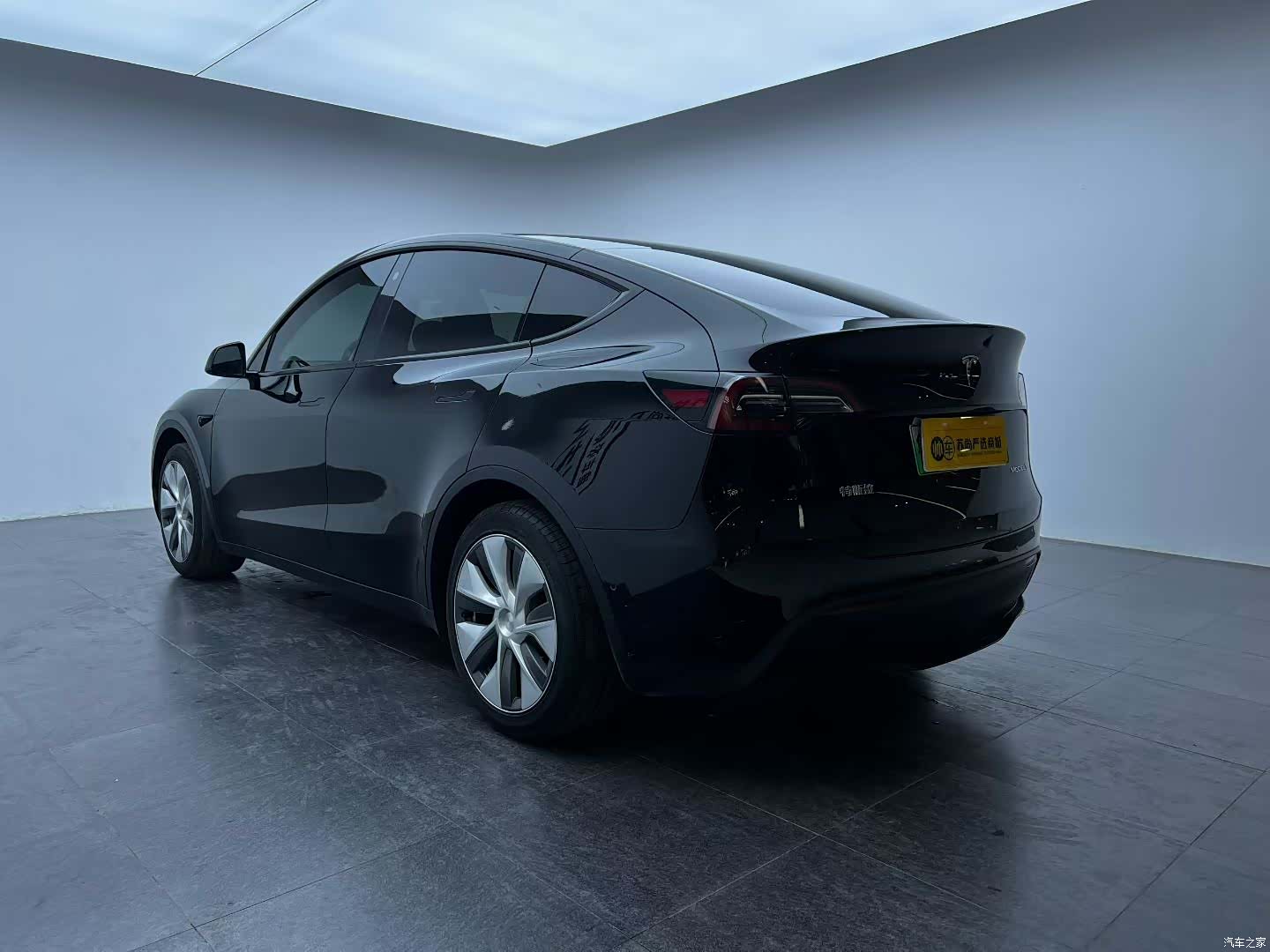 Tesla Model Y, 2023 9