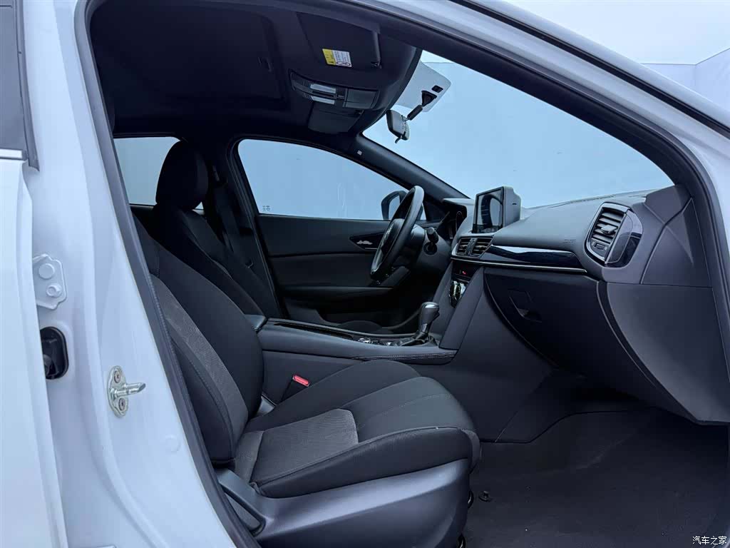 Mazda CX-4, 2023 22