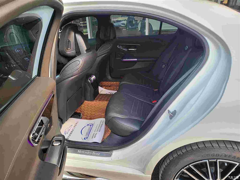 Mercedes-Benz C-Class, 2024 15