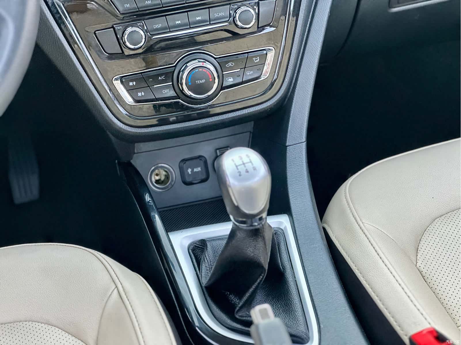 Changan V7, 2015 33