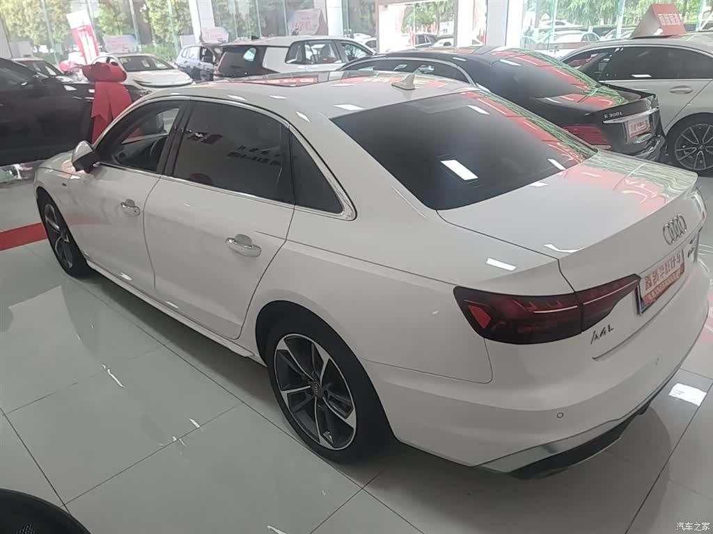 Audi A4L, 2021 все фото