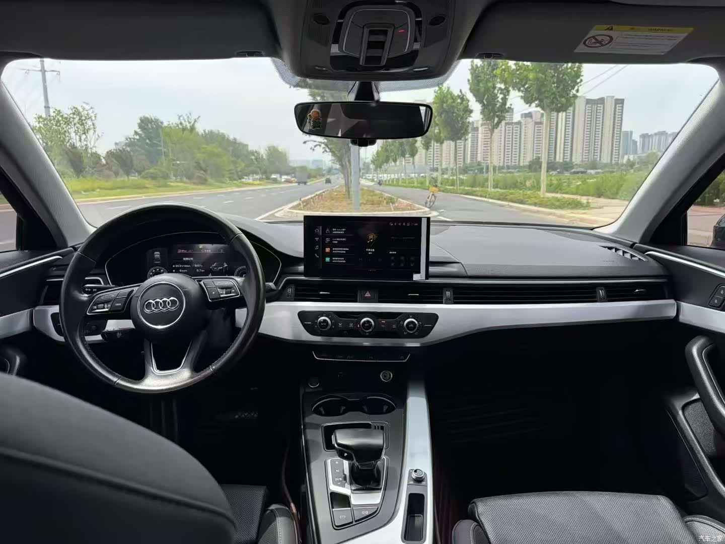 Audi A4L, 2020 все фото