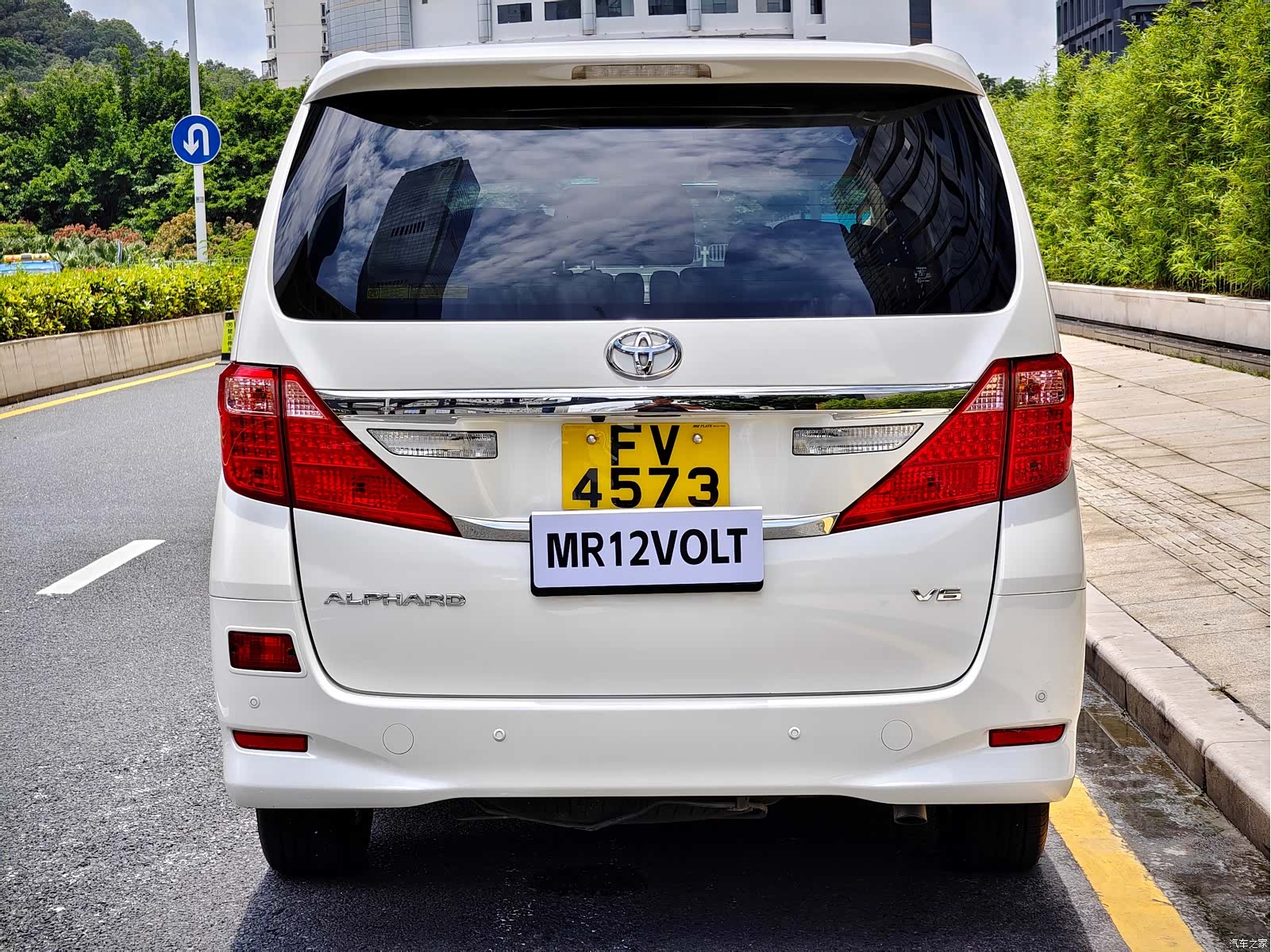 Toyota Alphard, 2012 4
