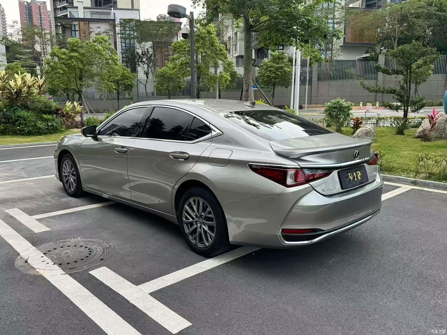 Lexus ES, 2022 7