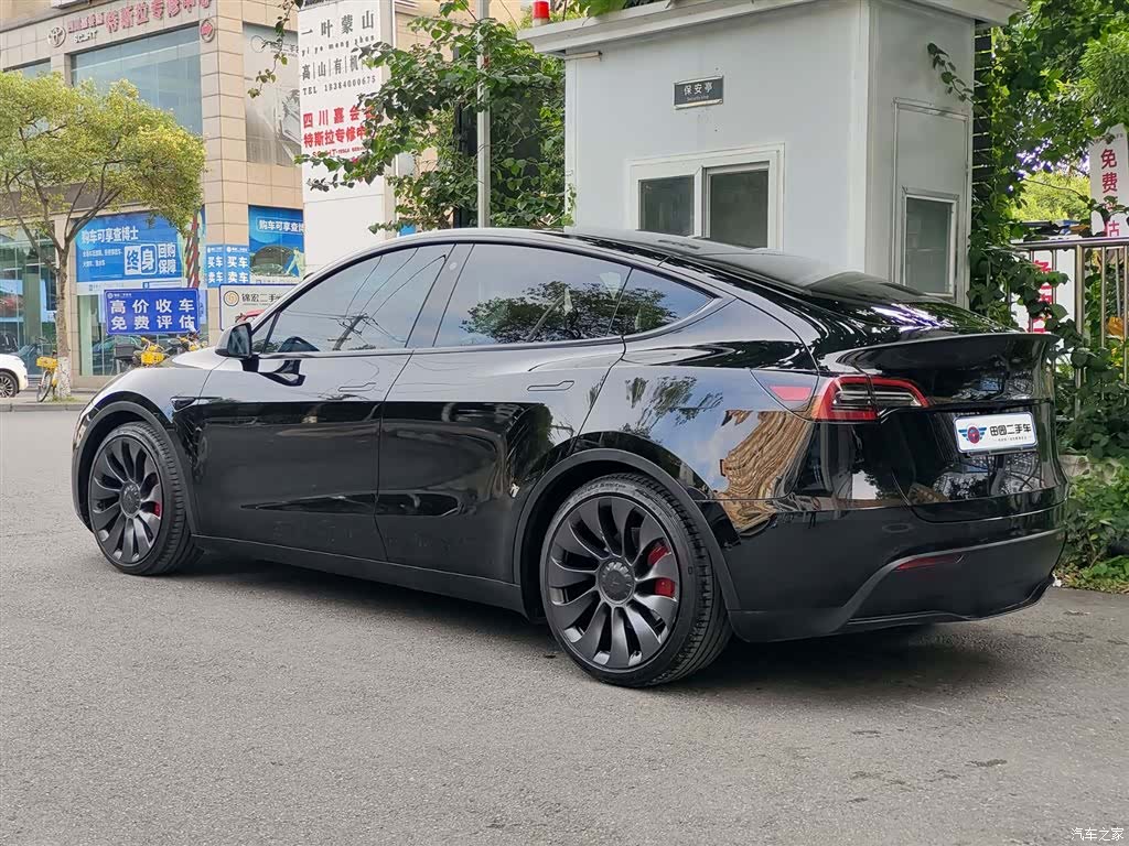 Tesla Model Y, 2023 4