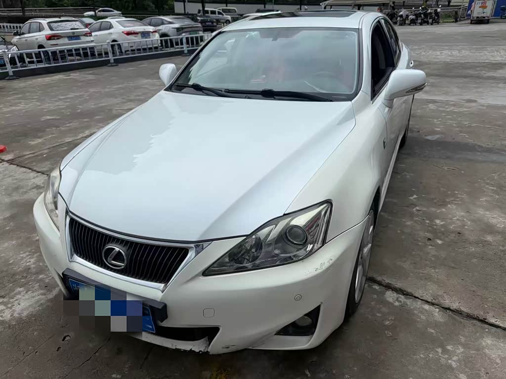 Lexus IS