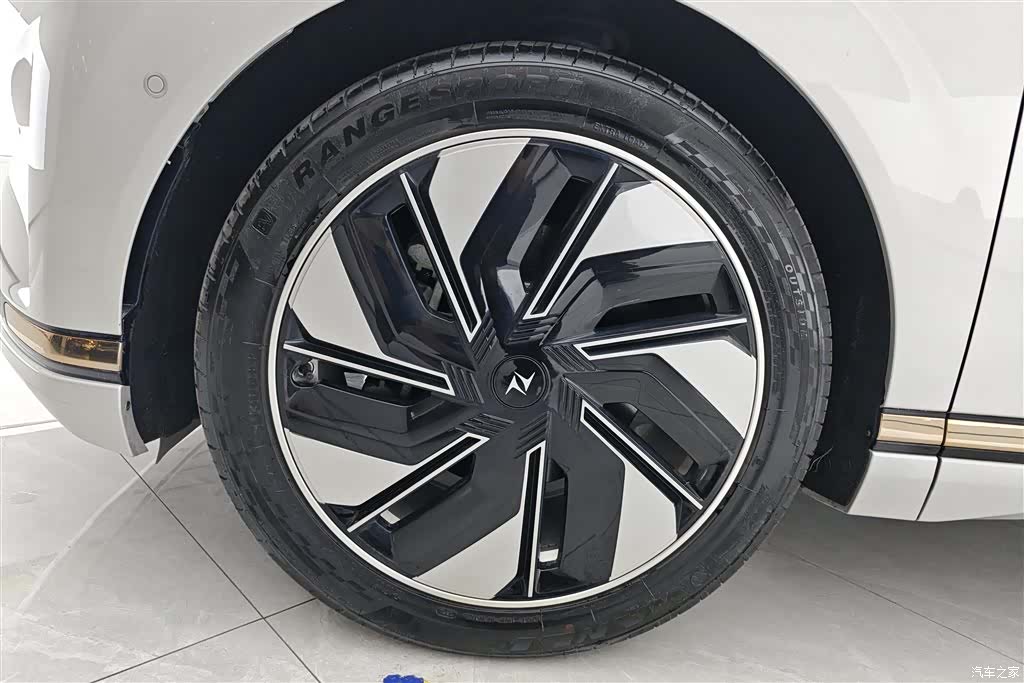 DongFeng eπ008, 2024 6