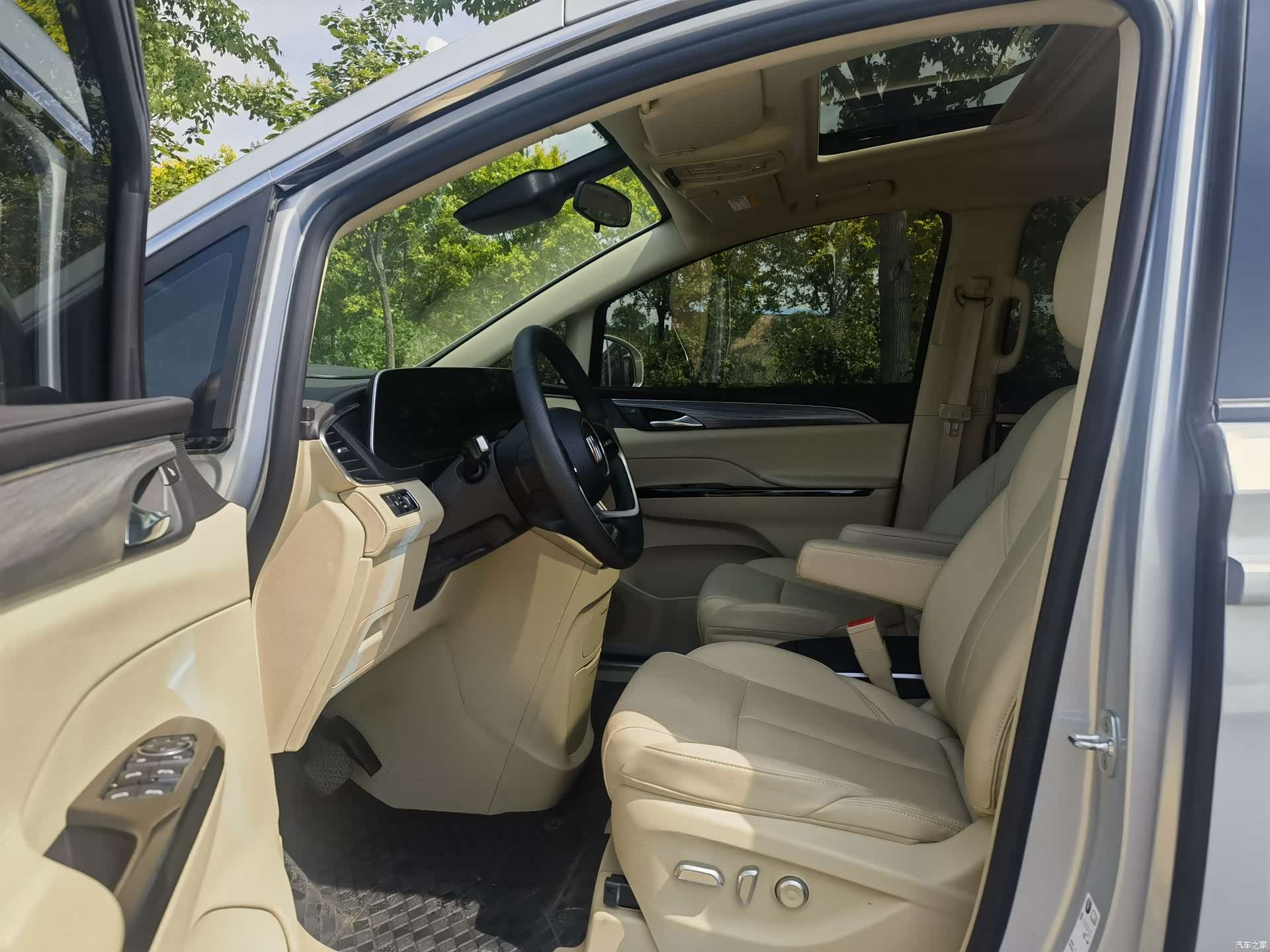 Buick GL8, 2025 8