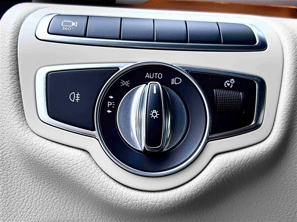 Mercedes-Benz V-class