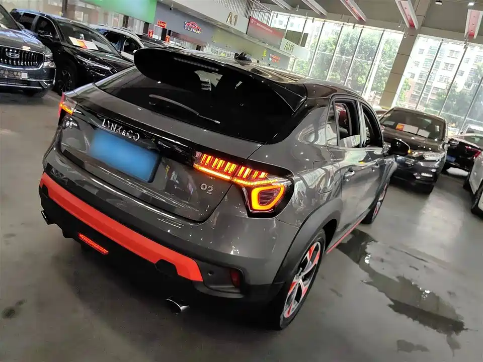 Lynk & Co 02