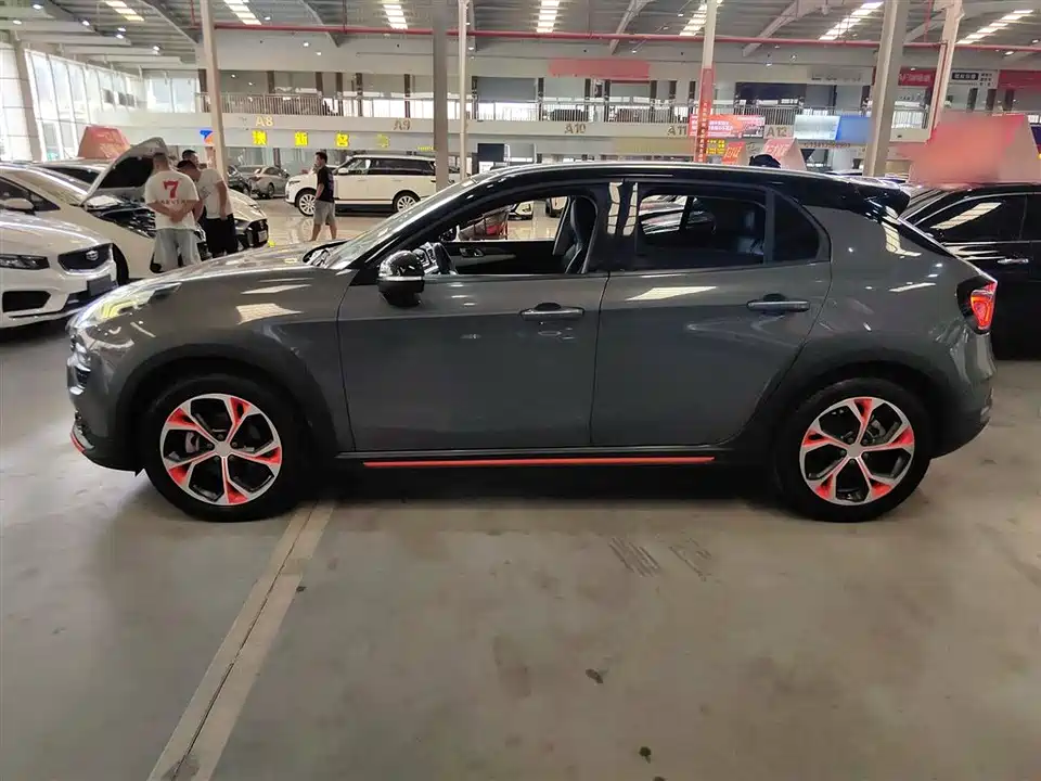 Lynk & Co 02