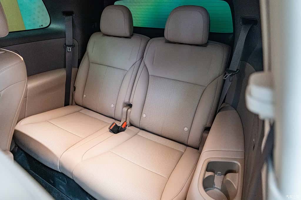 Li Auto i8, 2026 10