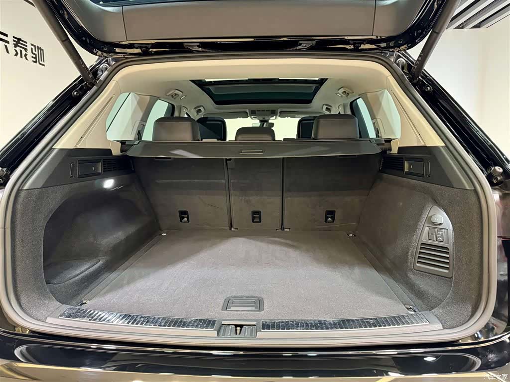 Volkswagen Touareg, 2023 12