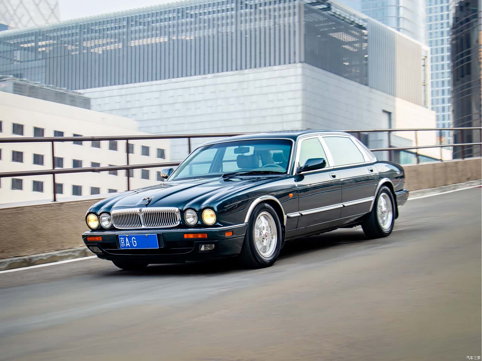 Jaguar XJ, 1997 4