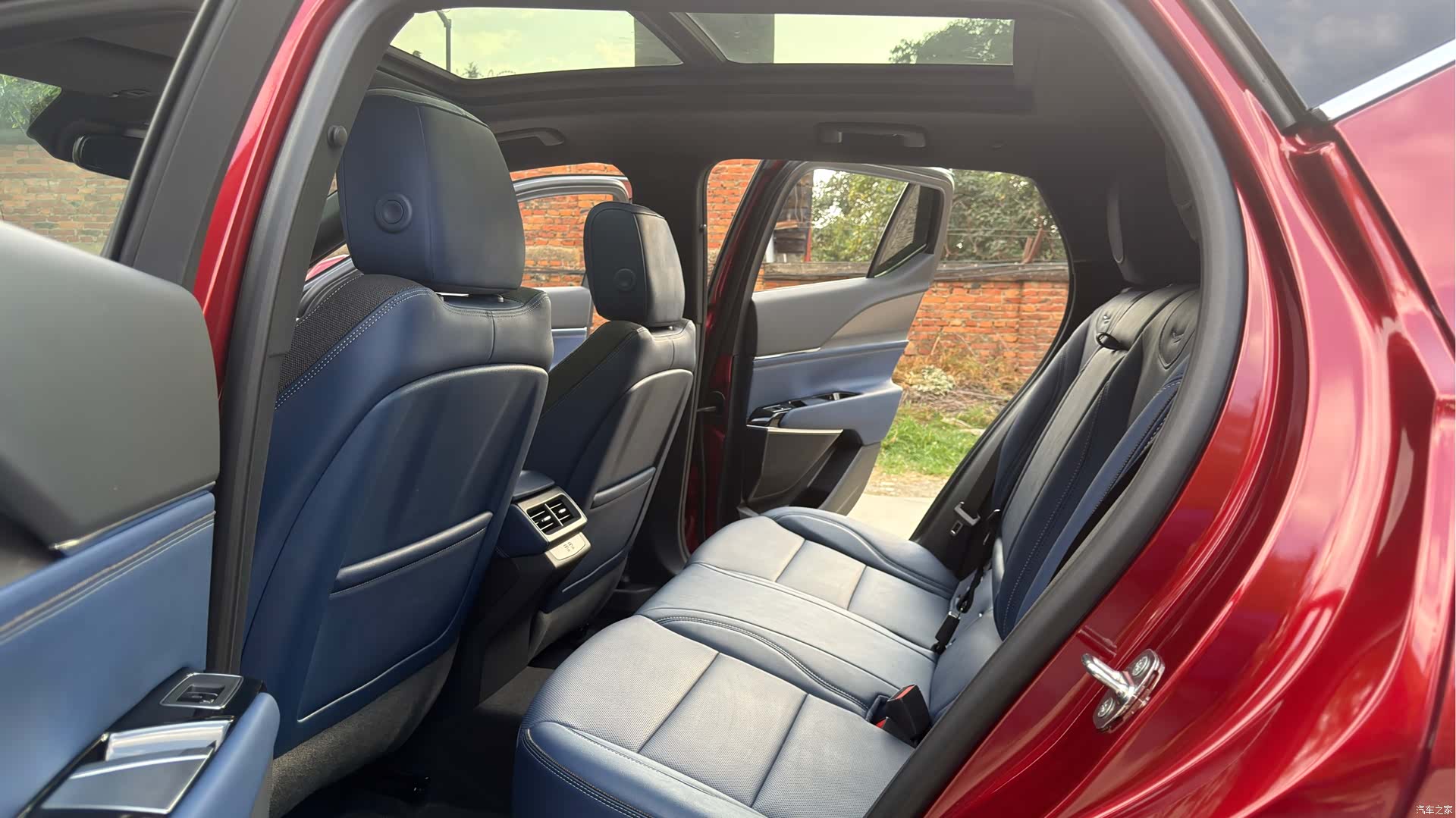 Cadillac GT4, 2024 все фото