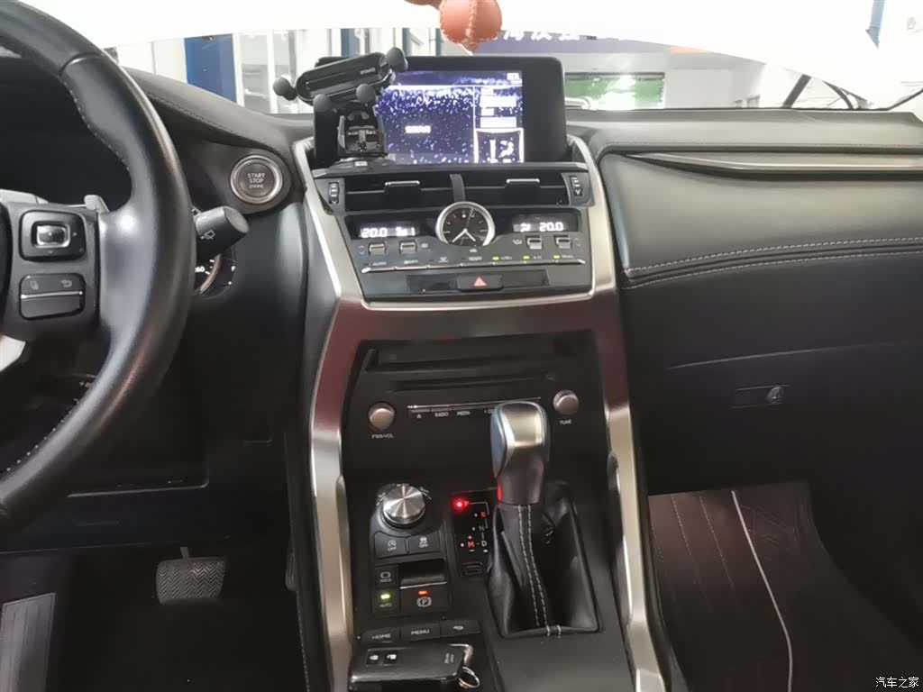 Lexus NX, 2021 13