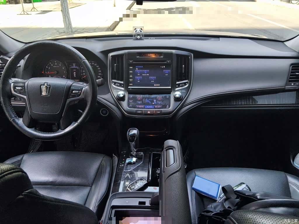 Toyota Crown, 2015 10