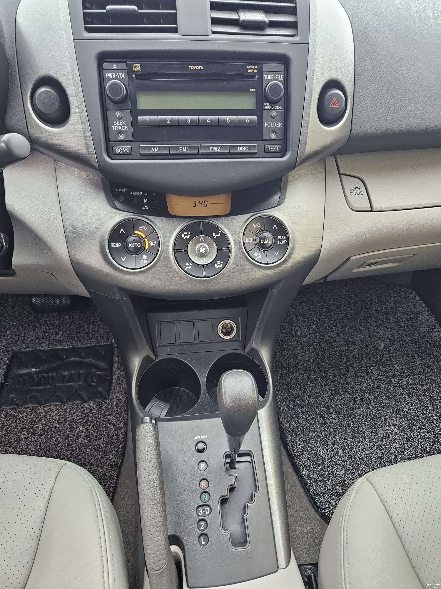 Toyota RAV4, 2011 10