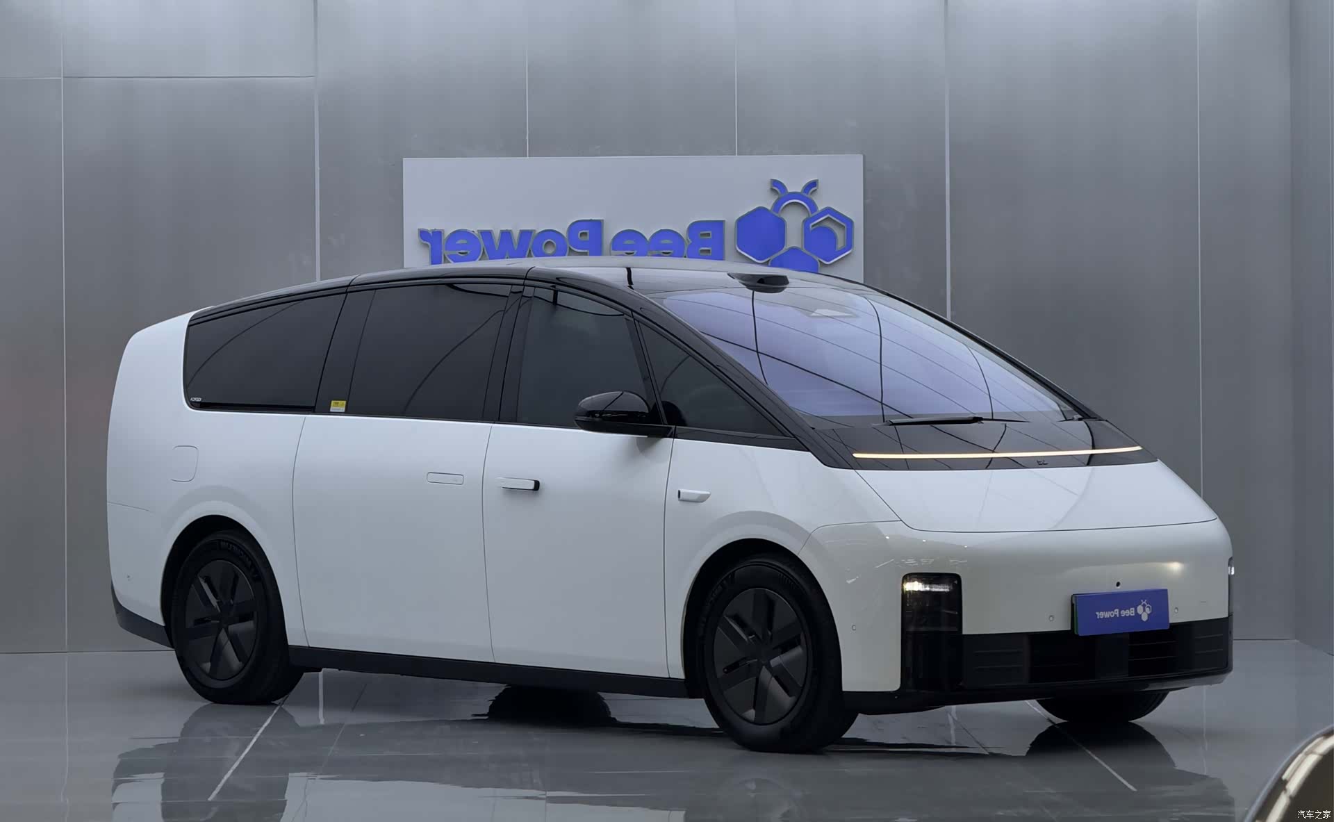 Li Auto MEGA, 2025 3