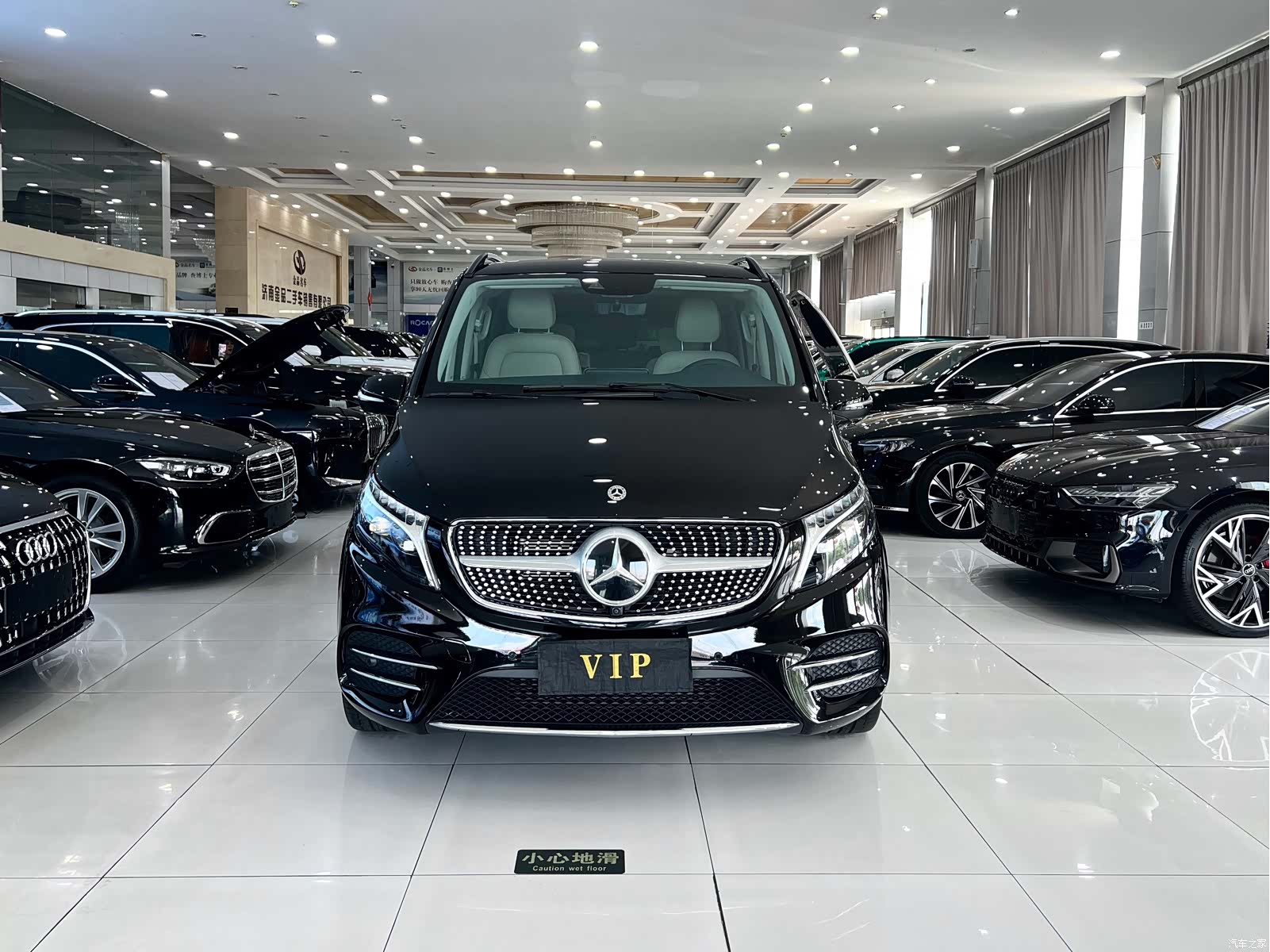 Mercedes-Benz V-Class, 2023 3