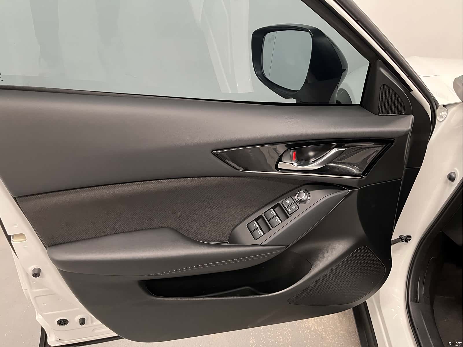 Mazda CX-4, 2023 13