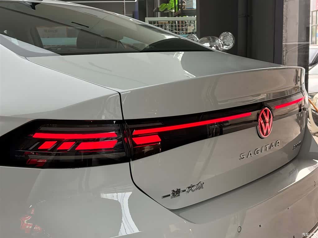 Volkswagen Sagitar, 2026 10