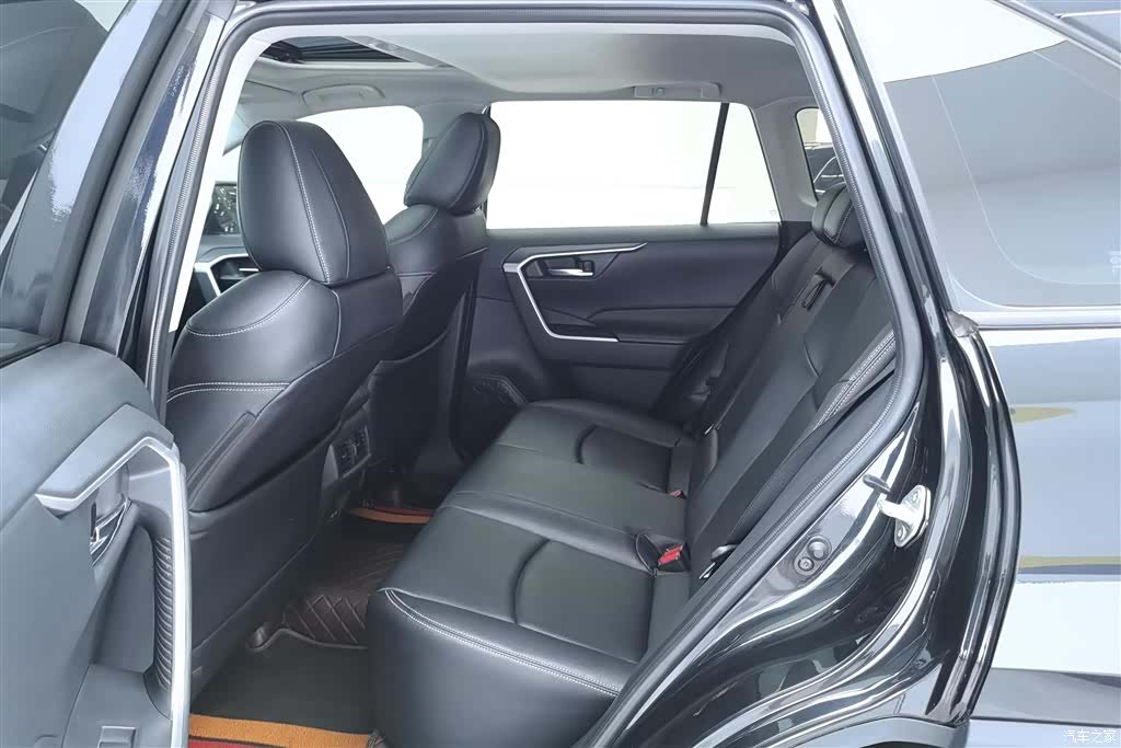 Toyota RAV4, 2023 11