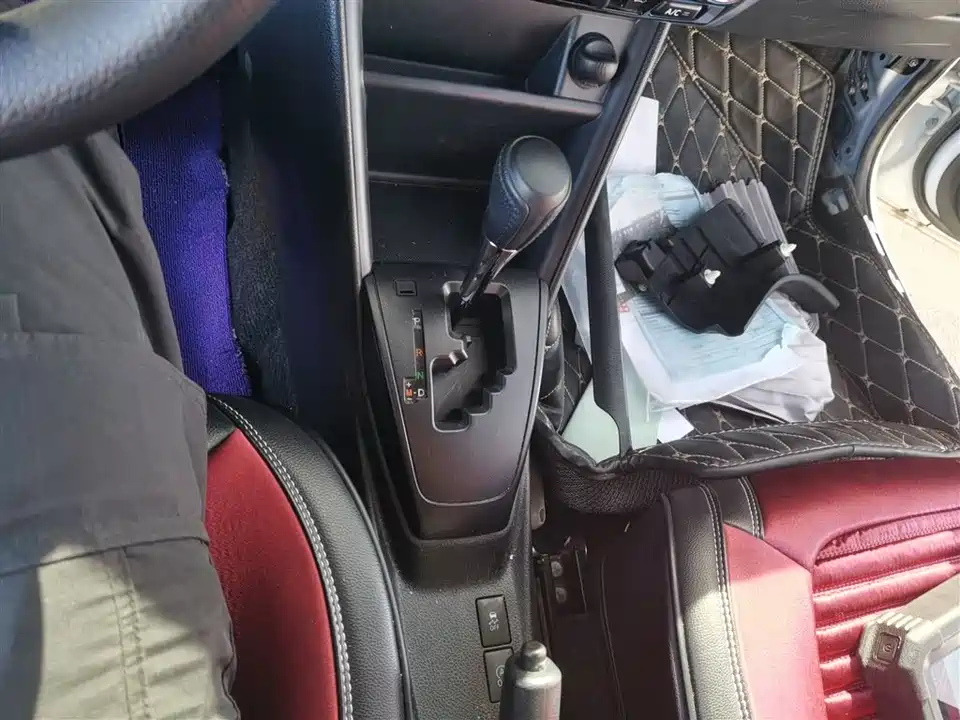 Toyota YARiS L to enjoy